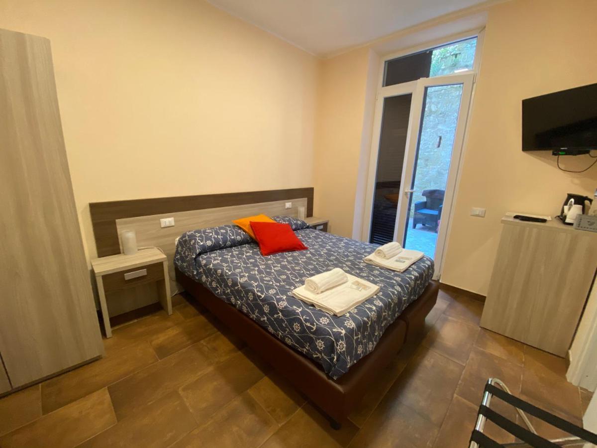Good Night Moon Hotel Специя Екстериор снимка